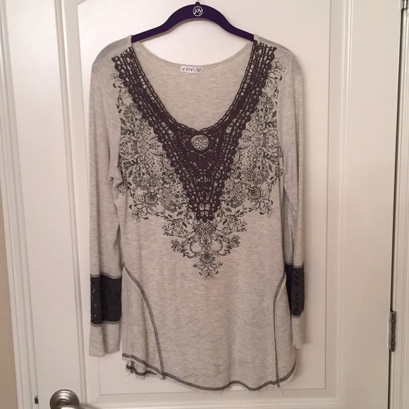 VENUS Tops - Embroidered tunic